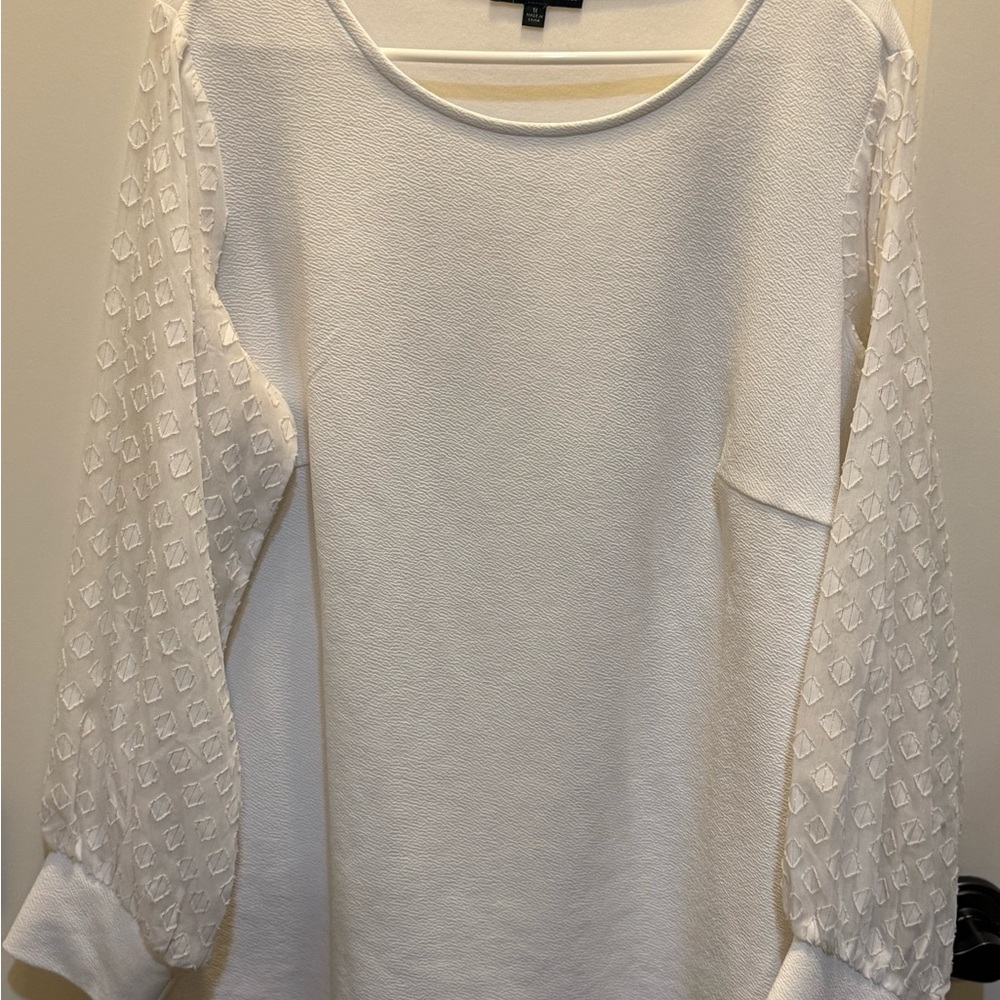 Elegant White Women's Top with Gold - 1X